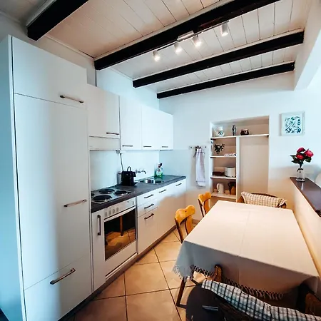 Posta Al Lago Apartment